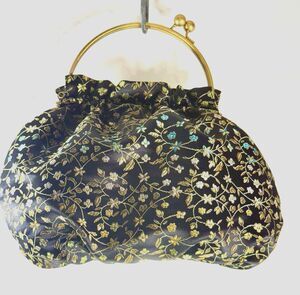 Vtg Late 60’s Polti Drwstribg Bag Metal Frame &Kiss Lock /Chain Blk Silk Floral